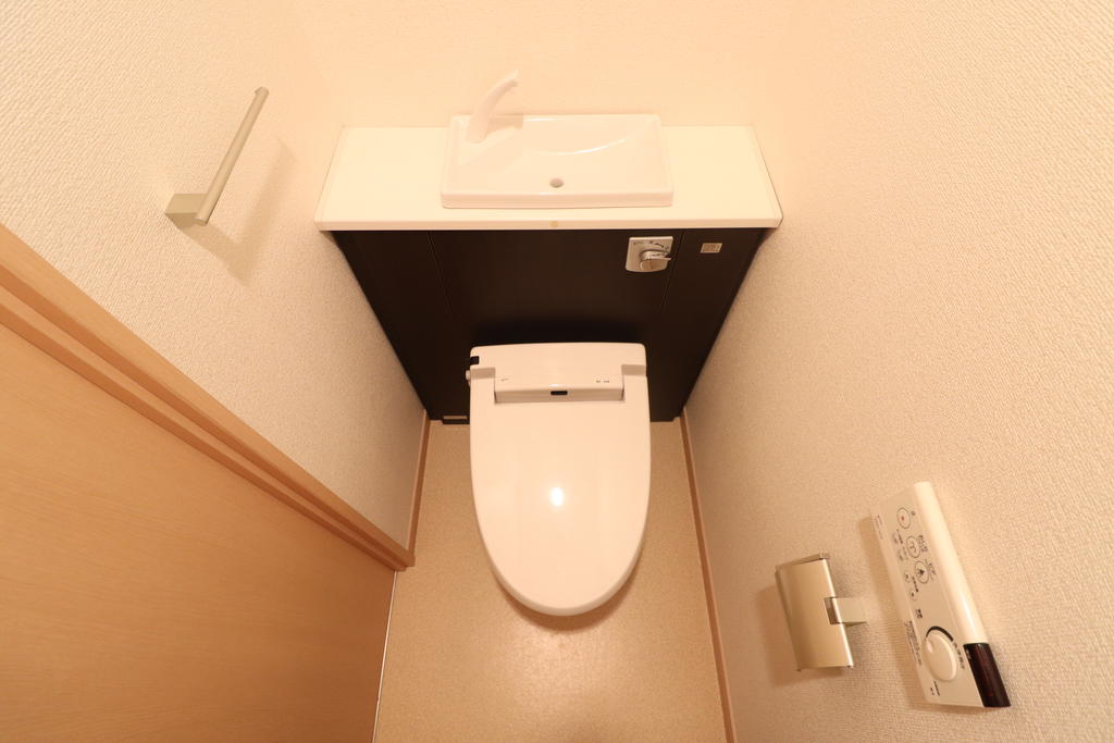 西鉄天神大牟田線 花畑駅 徒歩5分 9階建 築15年のトイレ写真