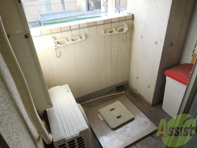 バルコニー　南向きで明るいバルコニー