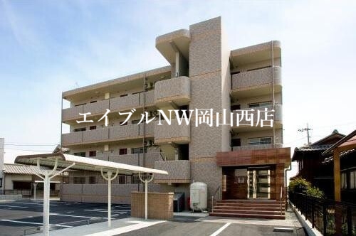 【岡山市北区今保のマンションの建物外観】