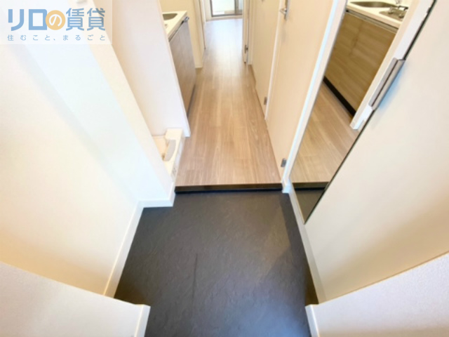 【大阪市東淀川区淡路のマンションの玄関】