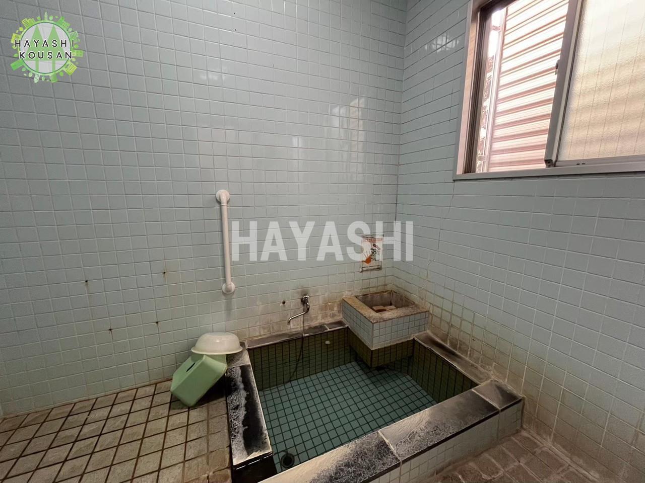 バス・シャワールーム　1階に共同温泉あります