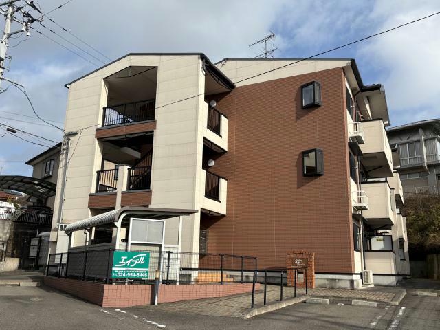 【須賀川市岩瀬森のマンションの建物外観】