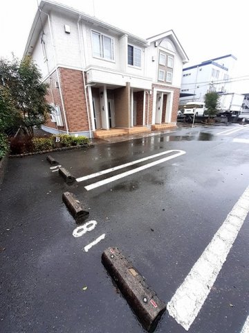 【福山市新市町大字戸手のアパートの駐車場】