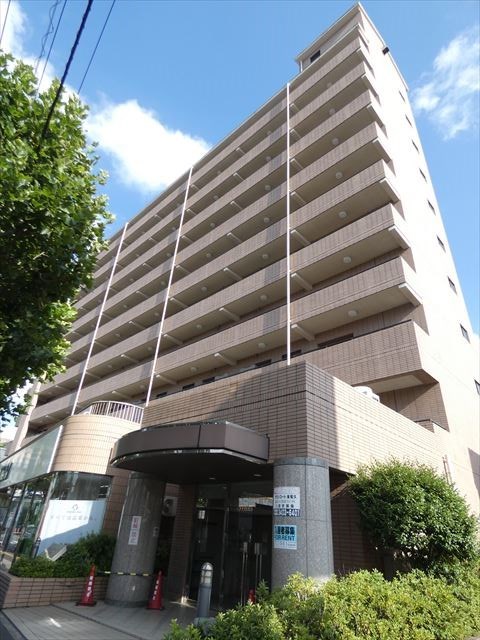 【荒川区東尾久のマンションの建物外観】