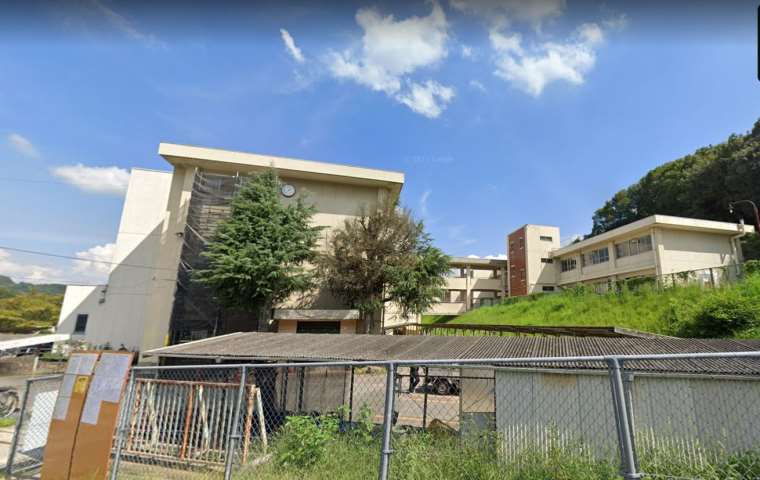 中学校　中央中学校（中学校）まで2254m