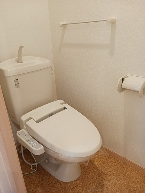 トイレ　温水洗浄便座です。