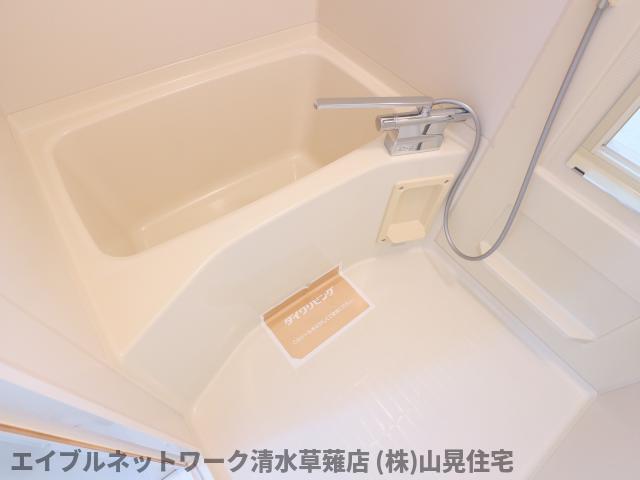 バス・シャワールーム　落ち着いた空間のお風呂です