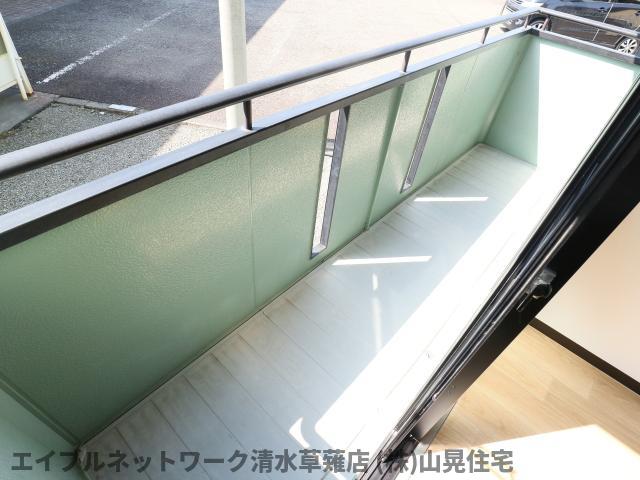 バルコニー　開放的で明るい空間を演出してくれるバルコニーです