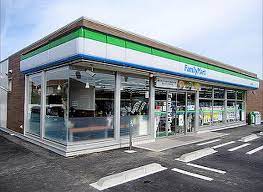 コンビニ　ファミリーマート 英賀春日町店（コンビニ）まで740m