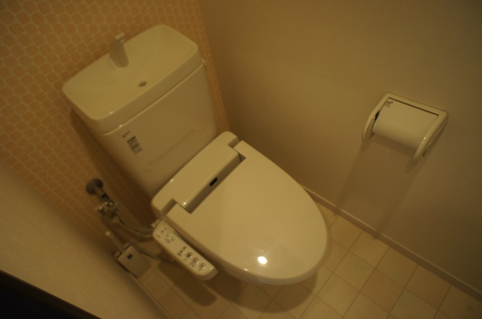 トイレ　別号室のお写真となります☆