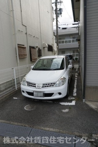 【セジュール北島の駐車場】