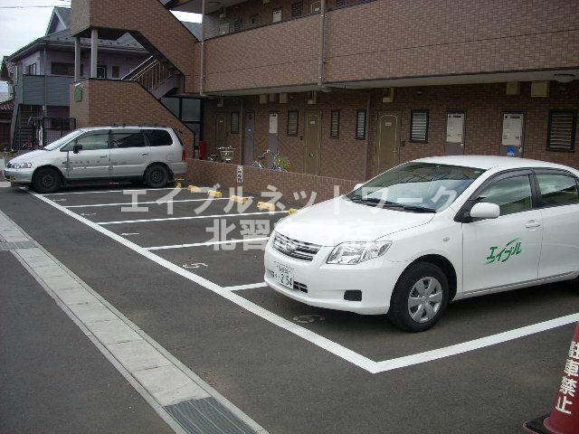 【鎌ケ谷市東初富のマンションの駐車場】