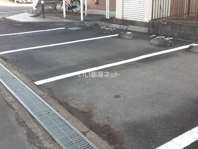 【笠間市中央のアパートの駐車場】