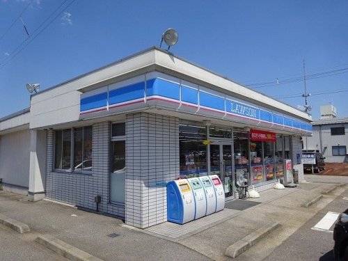 【高岡市野村のアパートのコンビニ】