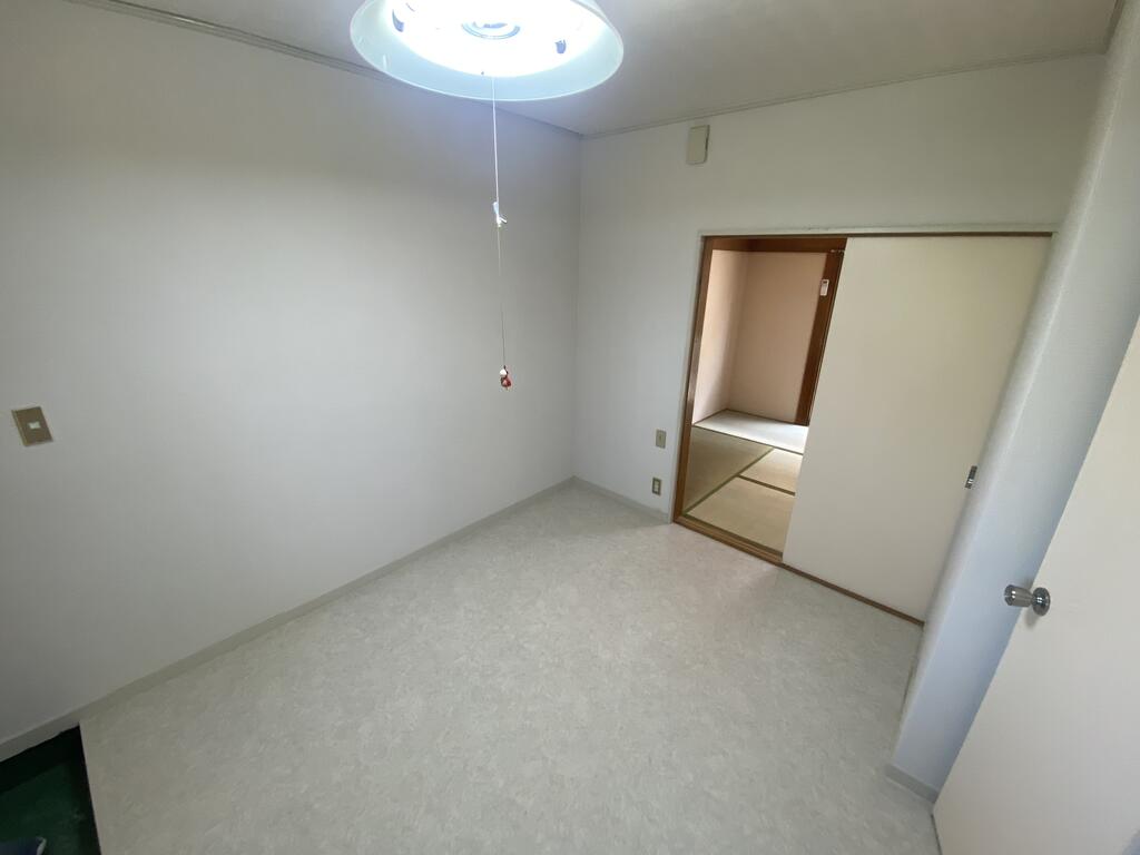 キッチン　レンジや冷蔵庫を充分置ける広さ