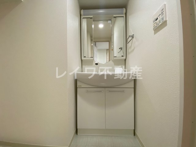 洗面設備　スペースが確保できる洗面所です