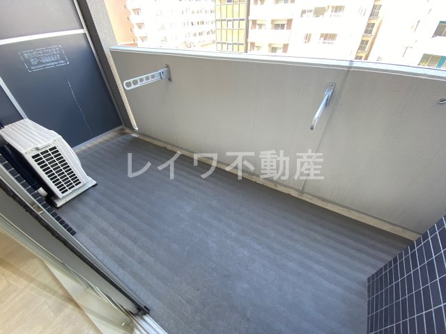 バルコニー　暖かな日差しのふりそそぐバルコニー