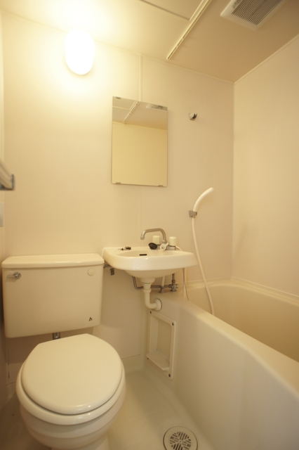 バス・シャワールーム　お掃除しやすい！洗面台付き３点ユニットです☆