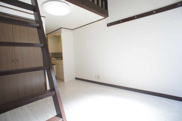 その他部屋・スペース　白を基調とした室内でお部屋を明るく演出してくれます！