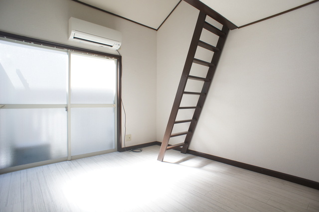 居室・リビング　南向きで日当たり良好なお部屋！暖かな日差しが入ります♪