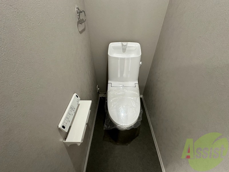 トイレ　トイレはウォシュレット機能付きです。安心して使用できますね。