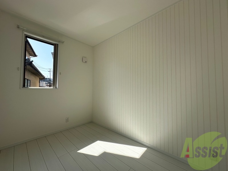 その他部屋・スペース　寝室になりそうな洋室です。シンプルで落ち着きますね。