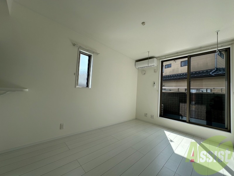 居室・リビング　９．６帖のＬＤＫです。広々としてきれいですね。