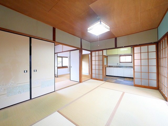 居室・リビング　きれいな和室です