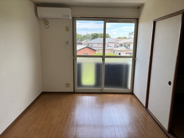 その他部屋・スペース　エアコン付きの洋室６帖は南東向き最上階2階で陽当り良好です♪