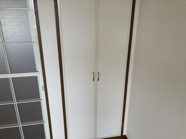 収納　洋室の半間分物入です。和室にも一間分の押入がございます♪