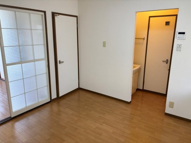 居室・リビング　DK６帖です。給湯リモコンでお湯の温度を調節出来て便利です♪