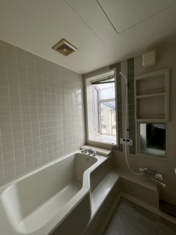 バス・シャワールーム　落ち着いた空間のお風呂です