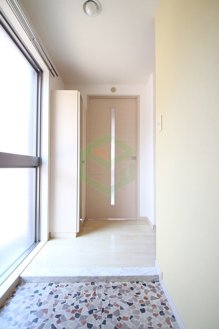 玄関　収納スペース豊富です