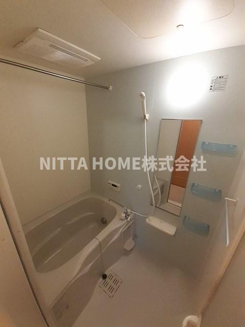 バス・シャワールーム　浴室乾燥機・追い焚き機能付き◎