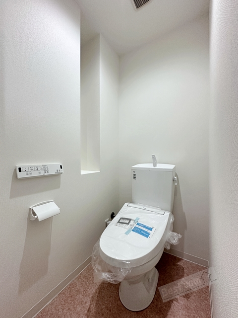 トイレ　温水洗浄便座付き♪