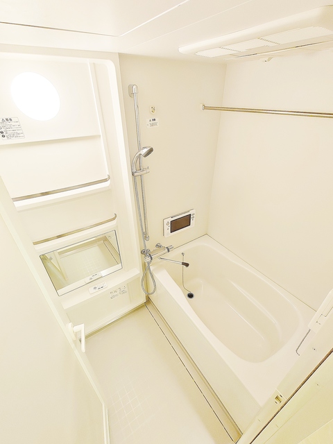バス・シャワールーム　浴室乾燥・暖房・２４時間換気機能付・大型バスタブ