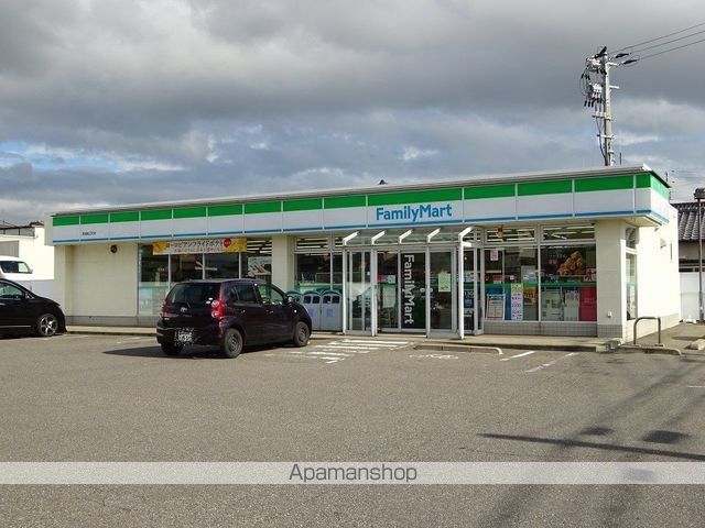 コンビニ　ファミリーマート　新潟船江町店（コンビニ）まで250m
