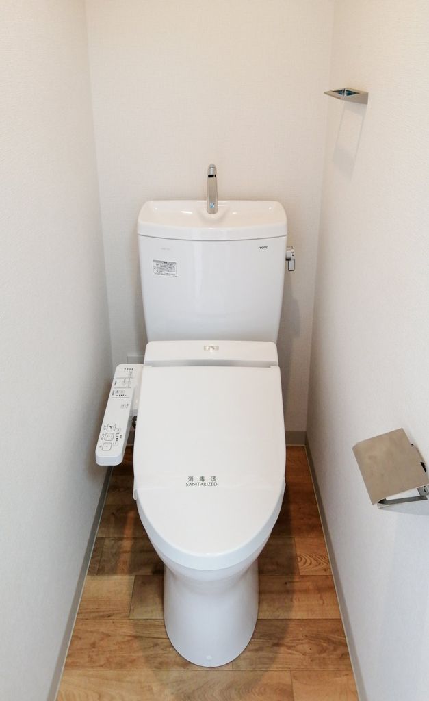 トイレ　モデルルーム（備品等はお引渡しのお部屋には含まれません）
