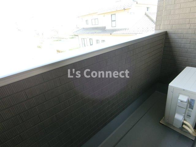 バルコニー　２階のお部屋で洗濯物もたくさん干せます。