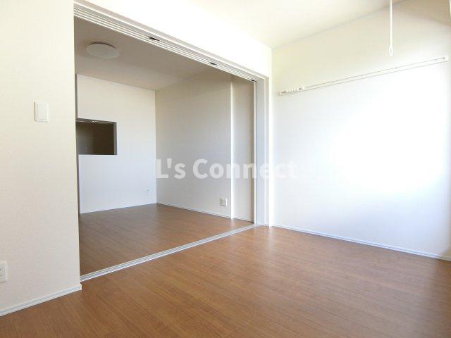 その他　４．２帖の洋室は寝室として使えます。