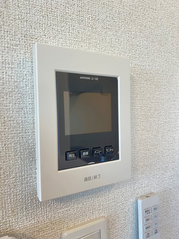 セキュリティ　※別号室の写真です。相手の顔が見えて安心ですね。