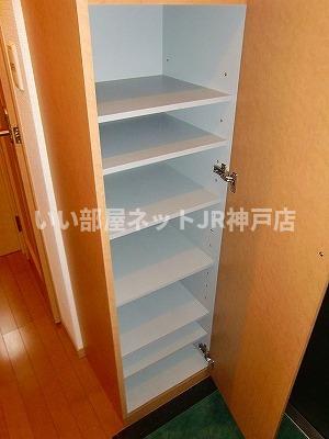 玄関　給湯器