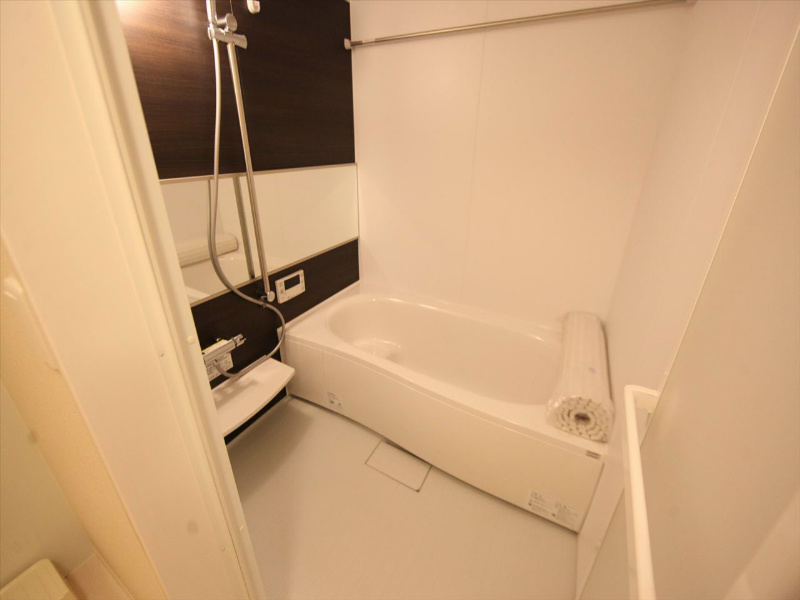 バス・シャワールーム　浴室暖房乾燥機付　追い焚き付お風呂　浴槽広々してます