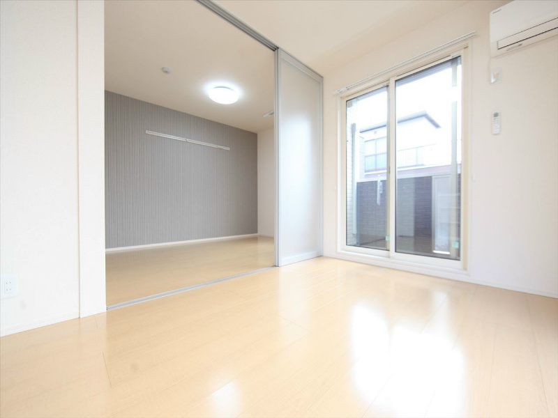 居室・リビング　ＬＤＫ10.3帖　洋室6帖　南面バルコニー