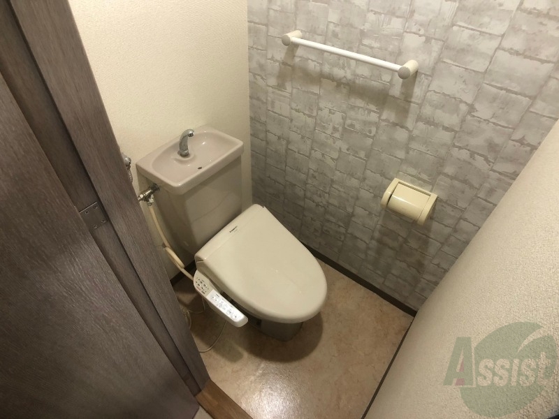 トイレ　こちらはトイレです。清潔感があり、安心して使用できます。