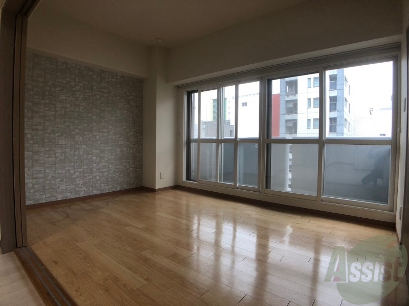 その他部屋・スペース　天井が広く、解放感がある洋室となっております。