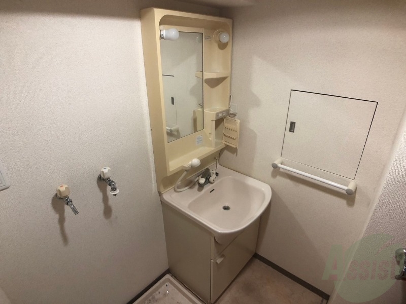 洗面設備　洗面台は独立していて使いやすそうです。