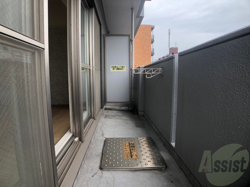 バルコニー　バルコニーは幅があり、広い印象を受けました。