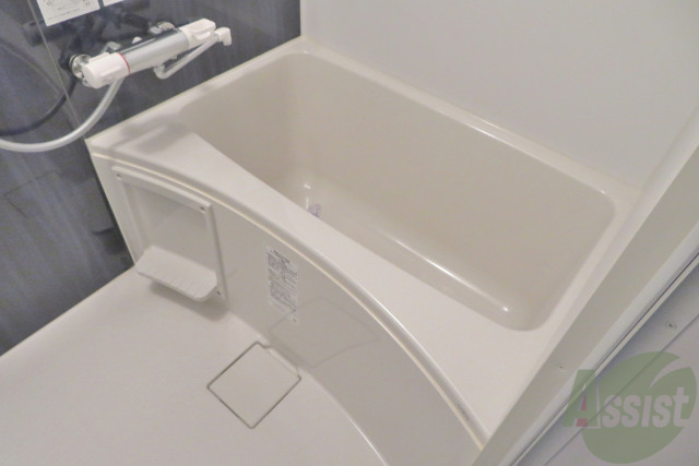 バス・シャワールーム　追い焚き機能が付いているのでいつでも温かいお風呂に入れますよ