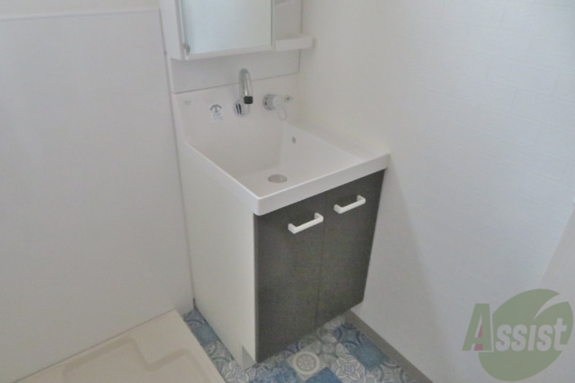 洗面設備　洗面台は独立しています。朝の身支度はこちらでどうぞ～